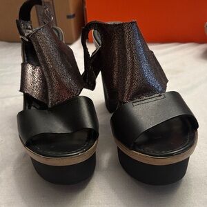 Elegant Black and Metallic Women's Platform Sandals